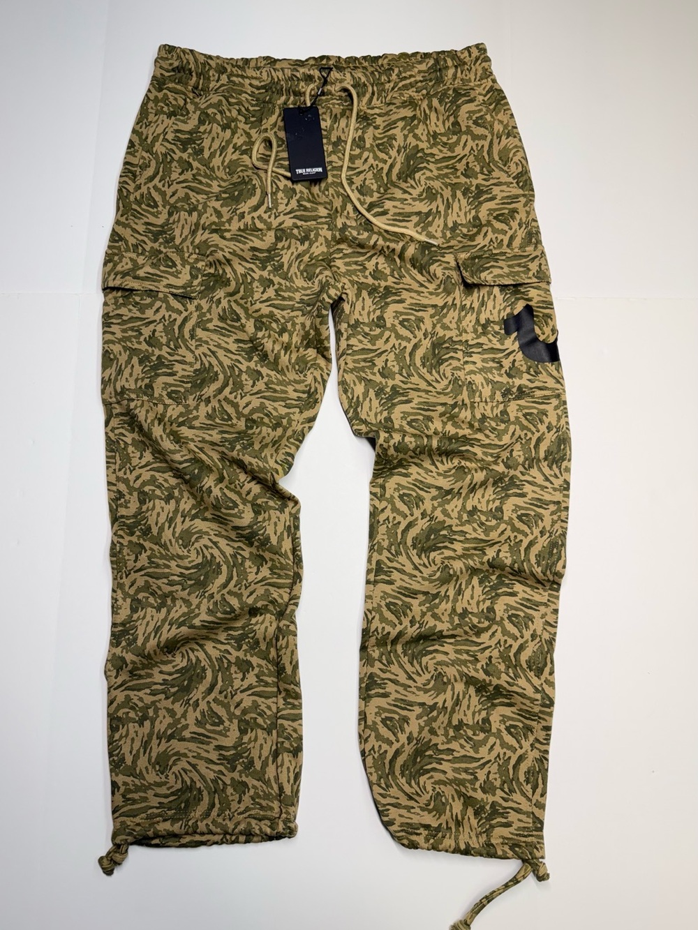 True Religion AOP Cargo Fleece Pants Men’s XXL Abstract Camo Retail $114 NWT